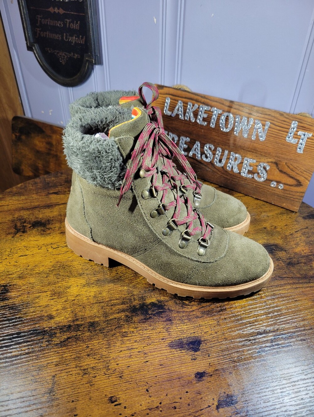 Dingo Women’s Olive Suede Lace-Up Winter Boots with Faux Fur Collar